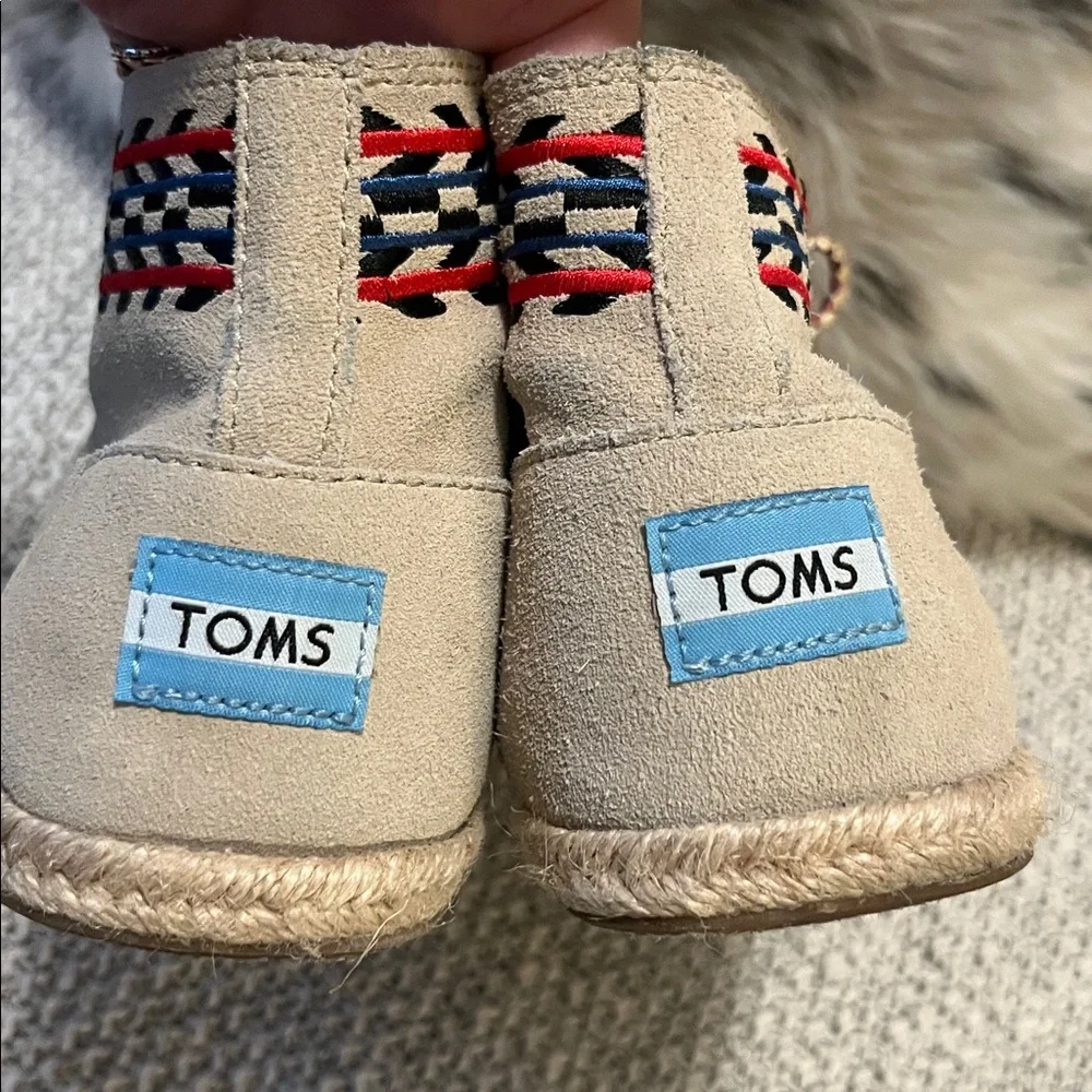 Toms Beige Sand  Lace Up Ankle Tribal Moccasin Embroidered Aztec Chukka Boots 9
